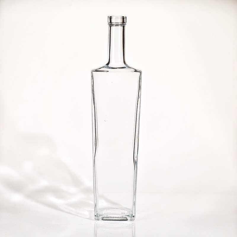 750ML680g Square Glass Bottle Is Grand And Luxurious