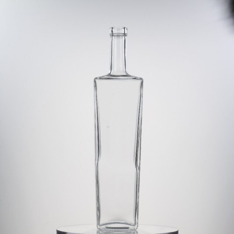 750ML680g Square Glass Bottle Is Grand And Luxurious