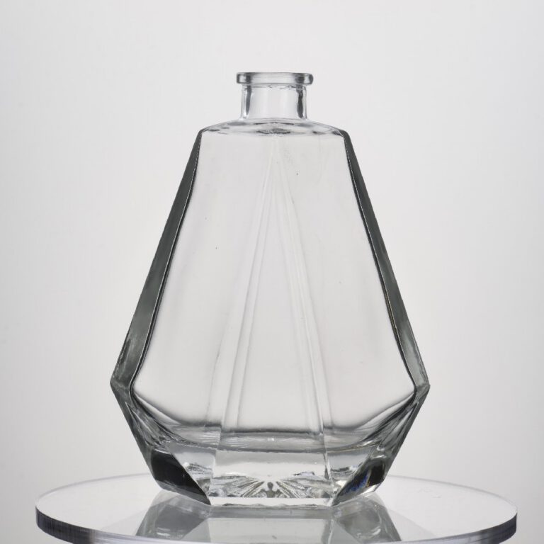 500ML 850g Customizable Elegant Flint Glass Bottle For Spirits