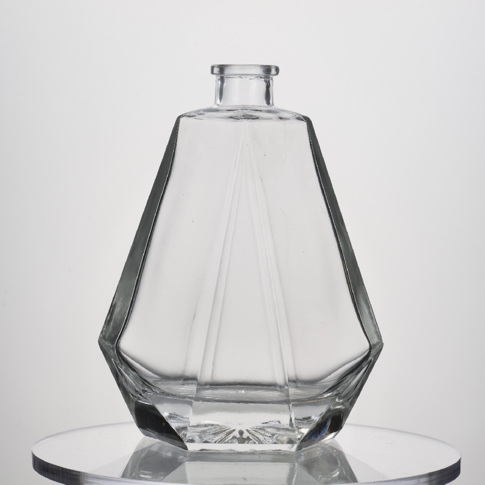 500ML 850g Customizable Elegant Flint Glass Bottle For Spirits